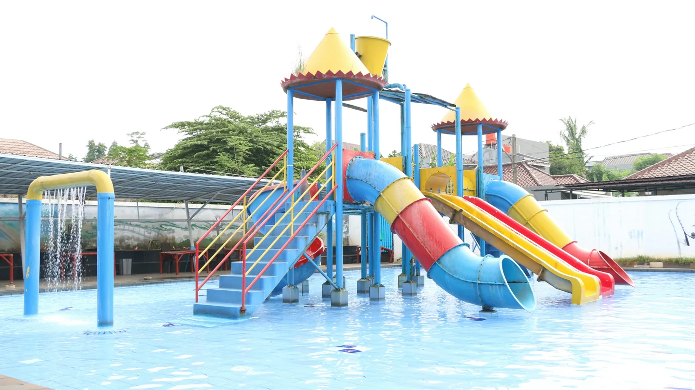 Outdoor waterslides and pools