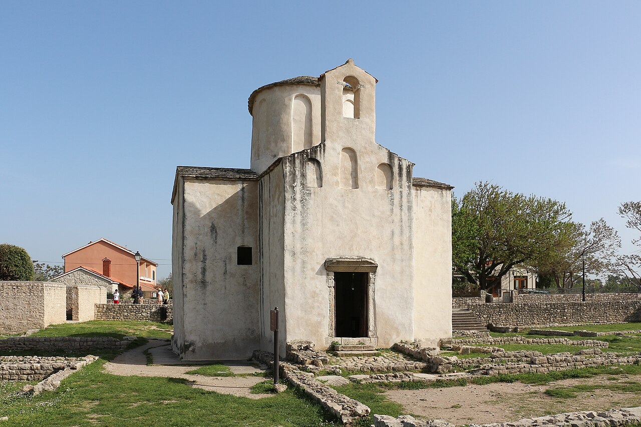 Det Hellige Kors Kirke og historiske levn i Nin